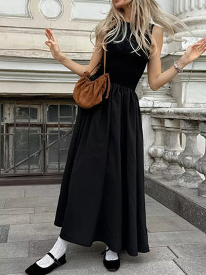 minimalist maxi dress in Black with round neck