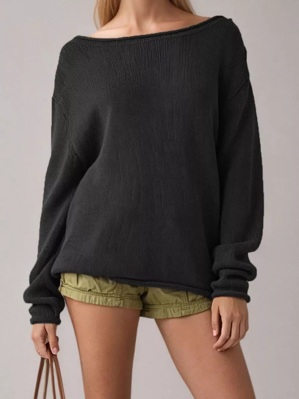 Cream pullover sweater with stretch and long sleeve