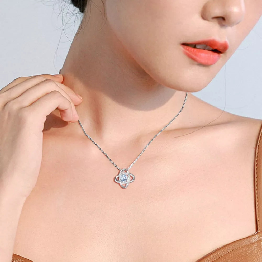 necklace in silver featuring pendant and fitted fit