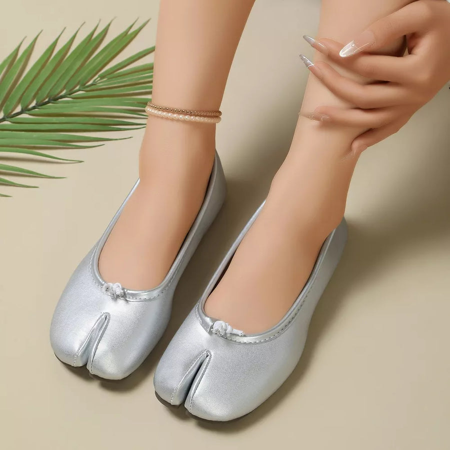 Split-toe Slip-ons in light yellow with split-toe