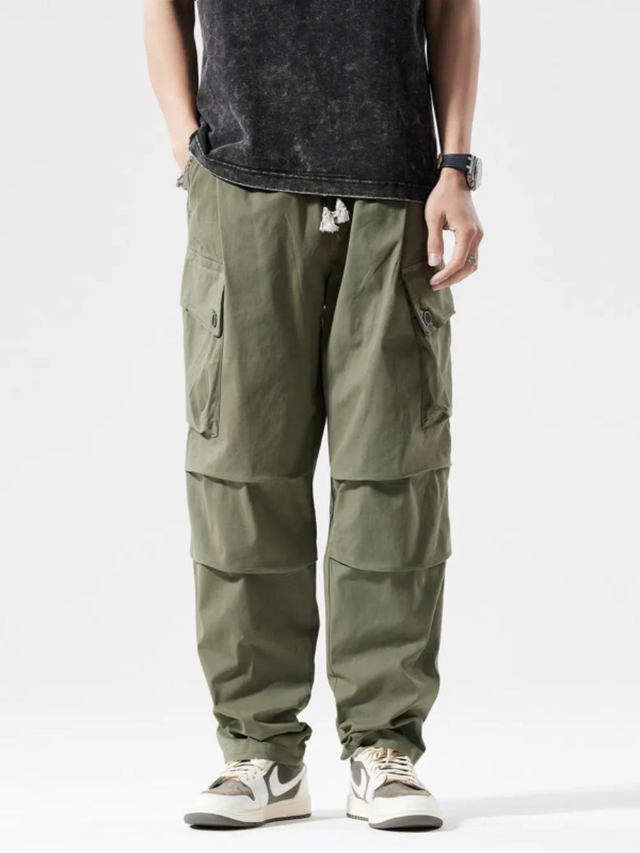 Men's military green pocketed loose fit cargo sweatpants with drawstring