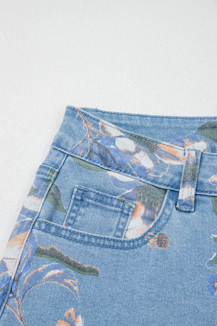 wide-leg jeans featuring floral in Medium with 72% cotton, 26% polyester, 2% elastane Care instructions: Machine wash cold
