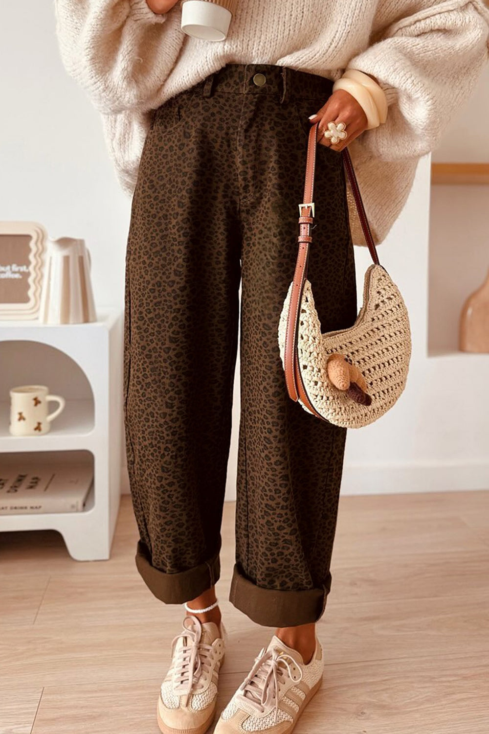 wide-leg jeans in dark brown featuring pocketed and wide-leg fit