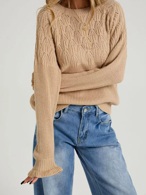 Beige pullover sweater with hip-length and pullover