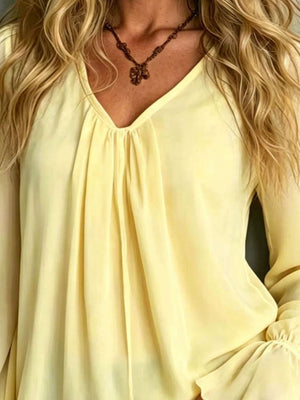 romantic blouse in White with v-neck