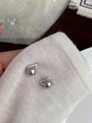 Light gray pearl stud earrings with diamond bar detail