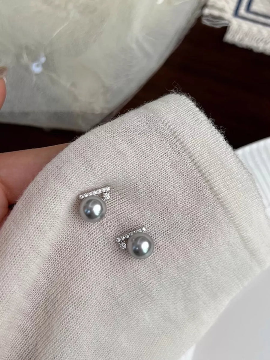 Light gray pearl stud earrings with diamond bar detail