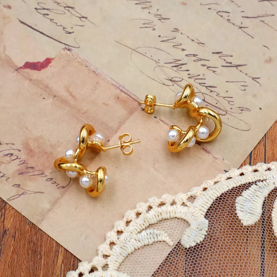 18k Gold-plated Pearl Earrings in gold with pearl embellishment