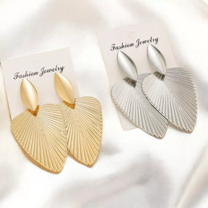 earrings in gold featuring textured finish and drop fit