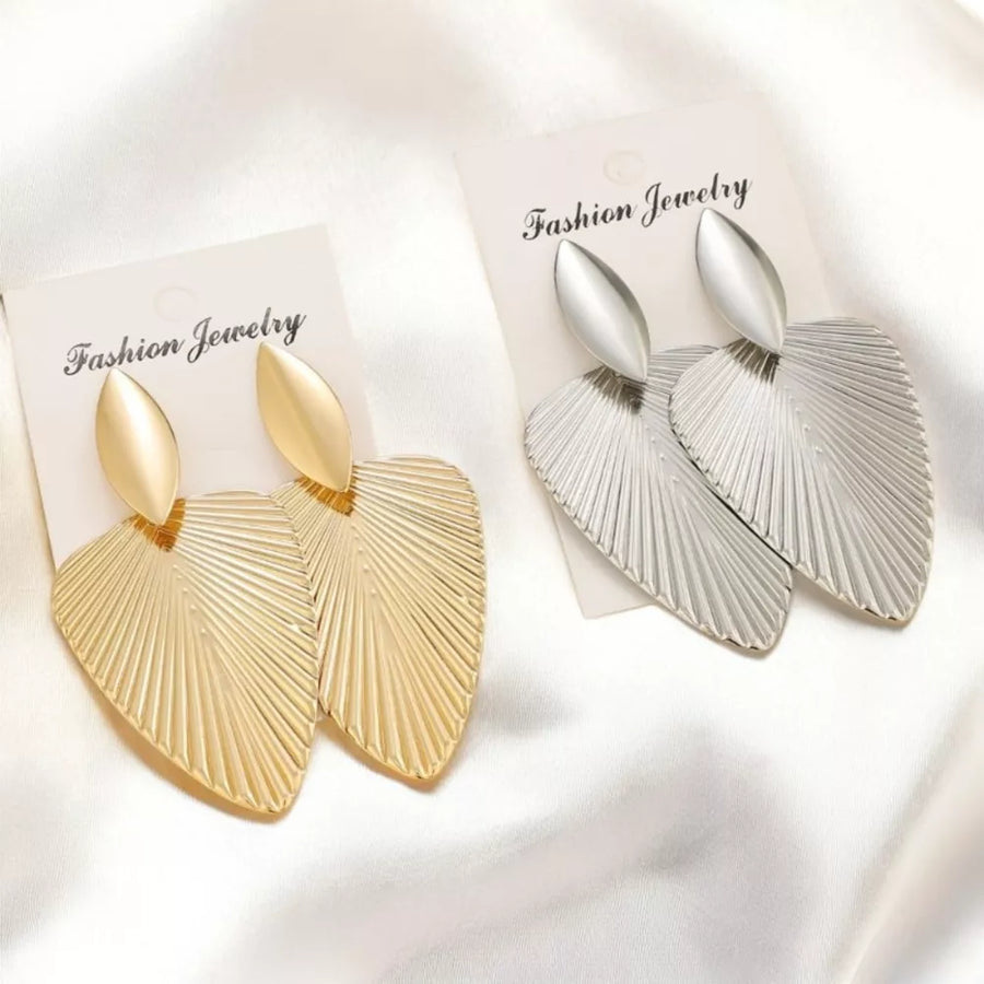 earrings in gold featuring textured finish and drop fit