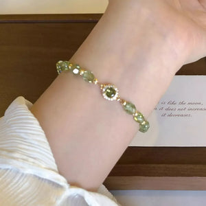 bracelet in gold with beaded and wrist-length