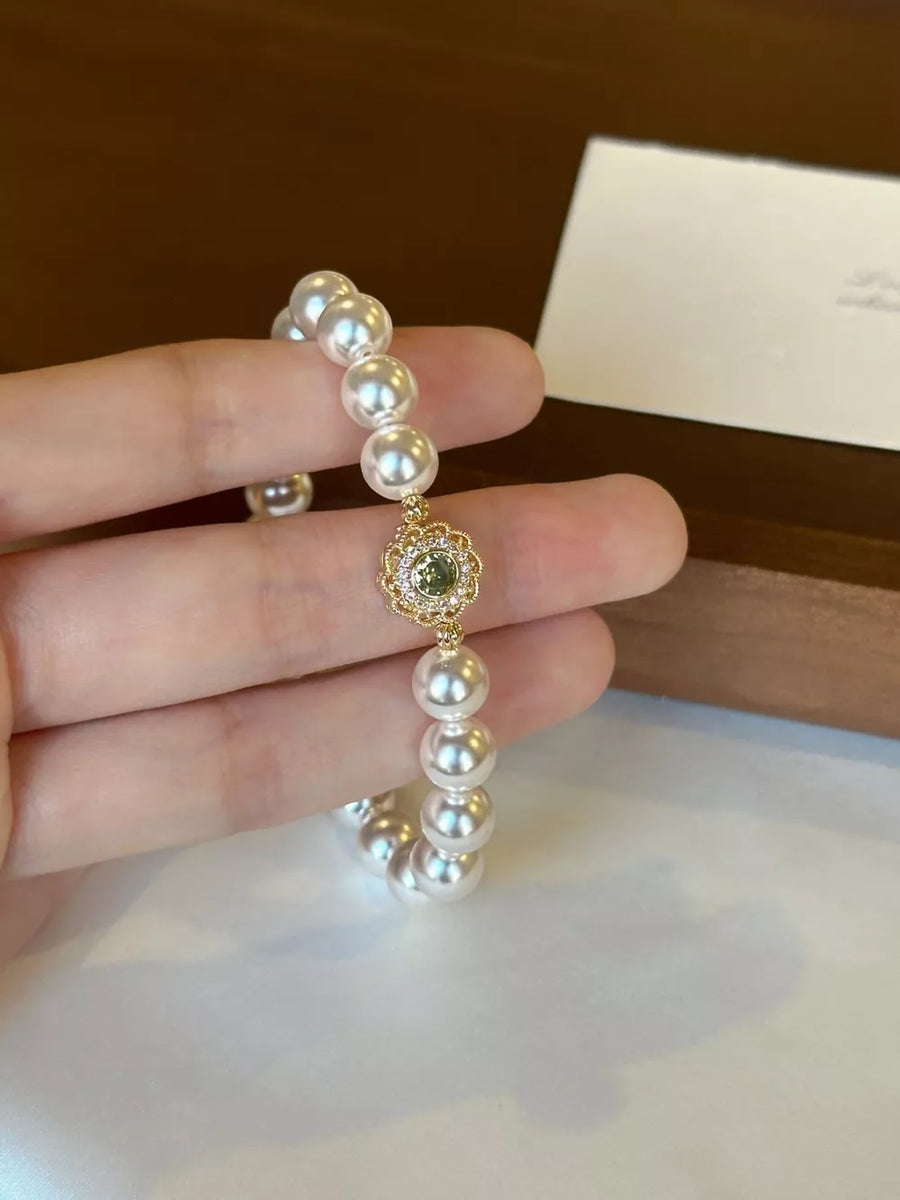 Synthetic Pearl,18K Gold-Plated,Alloy,Zircon Care instructions: Avoid wearing du bracelet in Gold with fitted silhouette