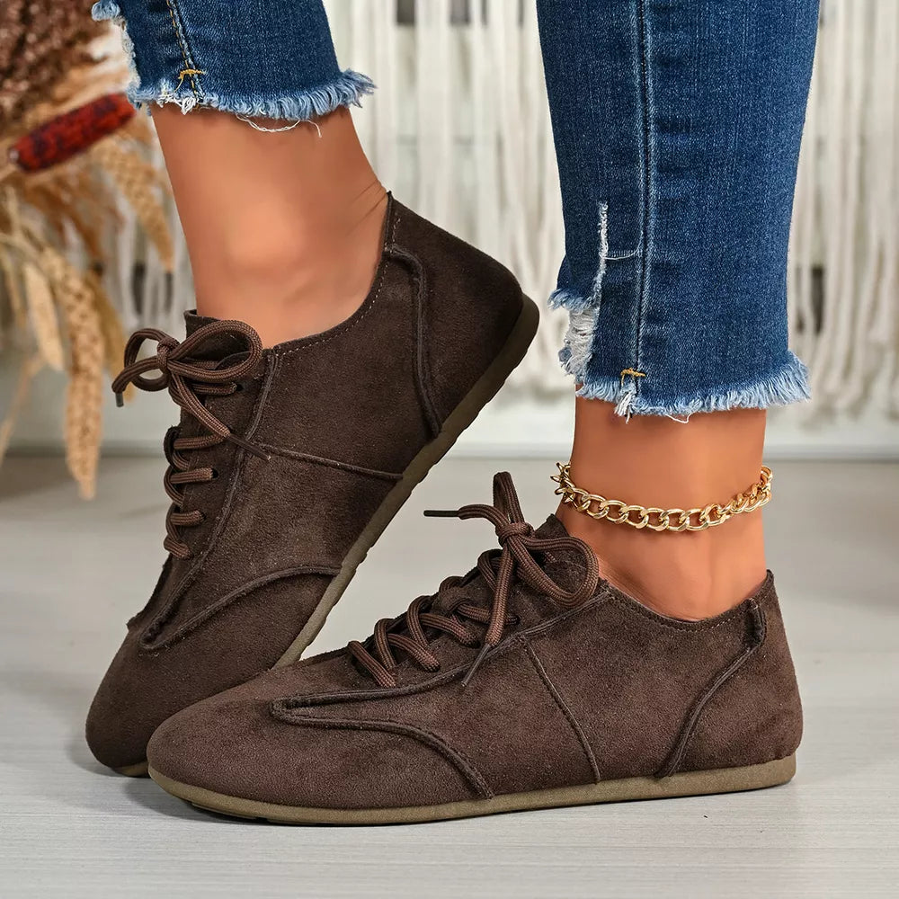 Lace Up Round Toe Sneakers in Green