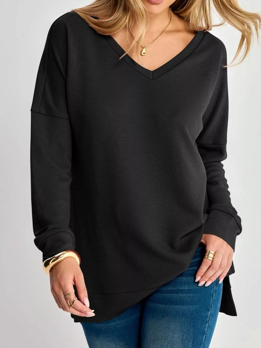 Blue t-shirt featuring side slit and waffle knit