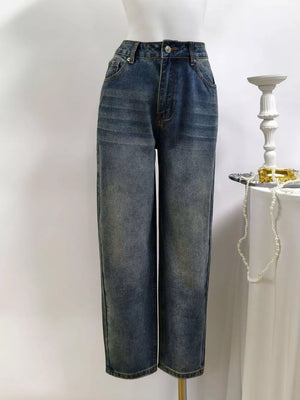 straight jeans in dark wash blue featuring buttoned and straight fit