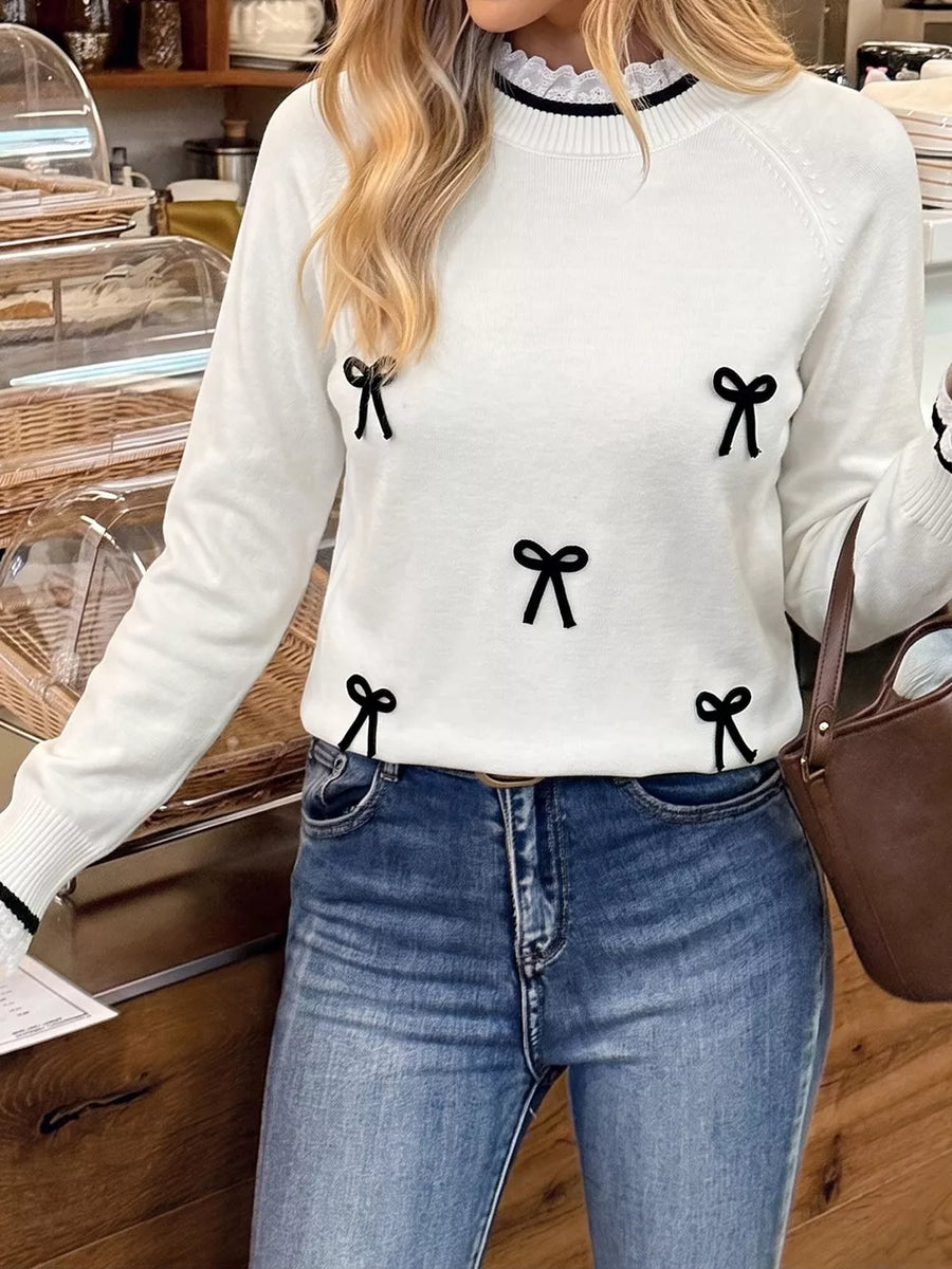pullover sweater in White with bow motif and bow