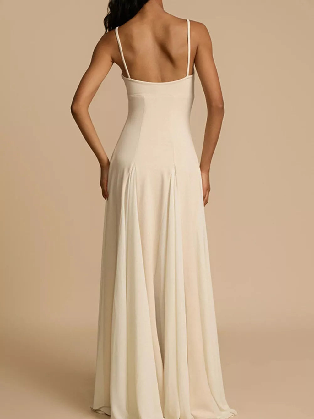 Cream sweetheart neck maxi dress with spaghetti straps and flowing skirt.