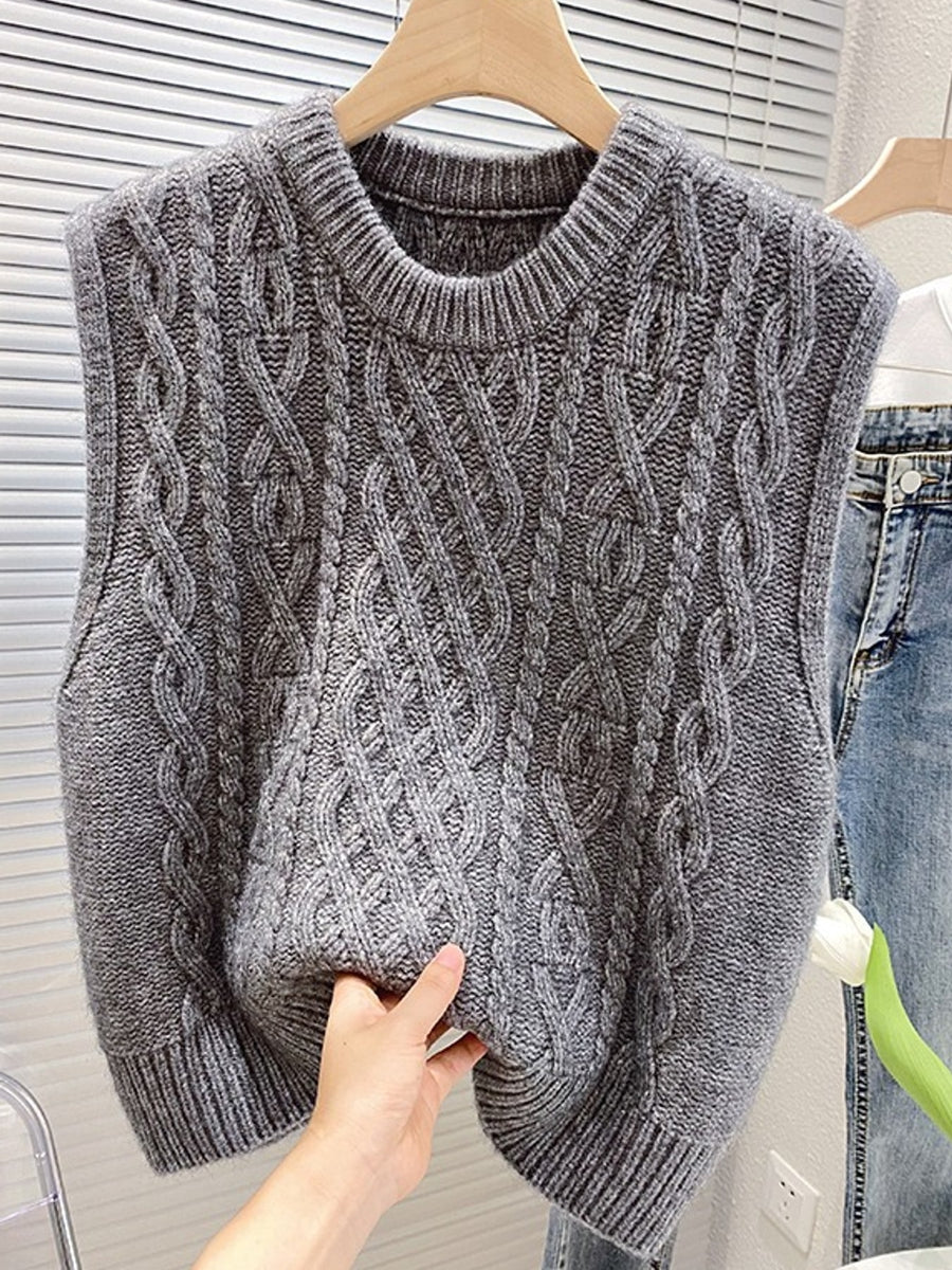 sweater vest featuring cable knit in Black with Polyester 50%&amp texture