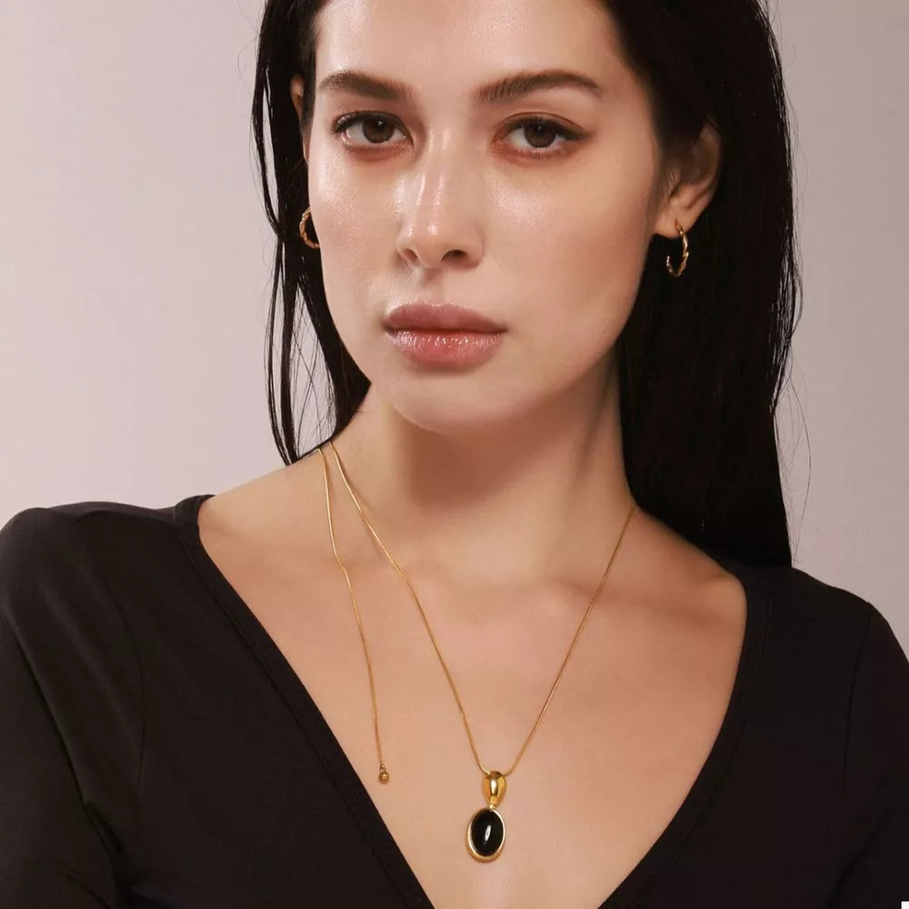 necklace in gold featuring gold-plated and jewelry fit