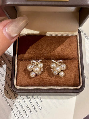 earrings in ivory featuring pearl cluster and regular fit