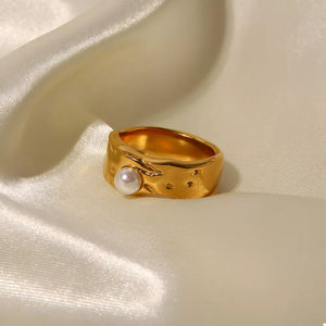 Synthetic Pearl, 18K Gold-Plated, Stainless Steel Care instructions: Avoid weari ring in white with none silhouette