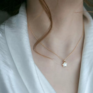 necklace in gold featuring star charm and slim fit