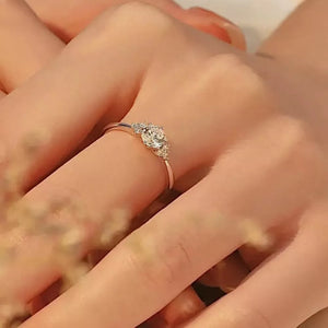 925 sterling silver,Moissanite Carat weight: 1ct Care instructions: Avoid wearin ring in Silver with fitted silhouette