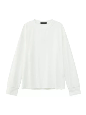 White relaxed fit long sleeve t-shirt in cotton with crew neck.