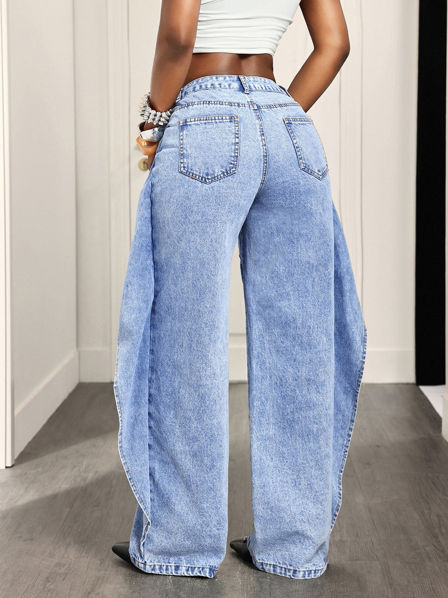 wide-leg jeans in light blue with high-waisted and full-length
