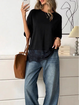 t-shirt in Black with lace and lace hem