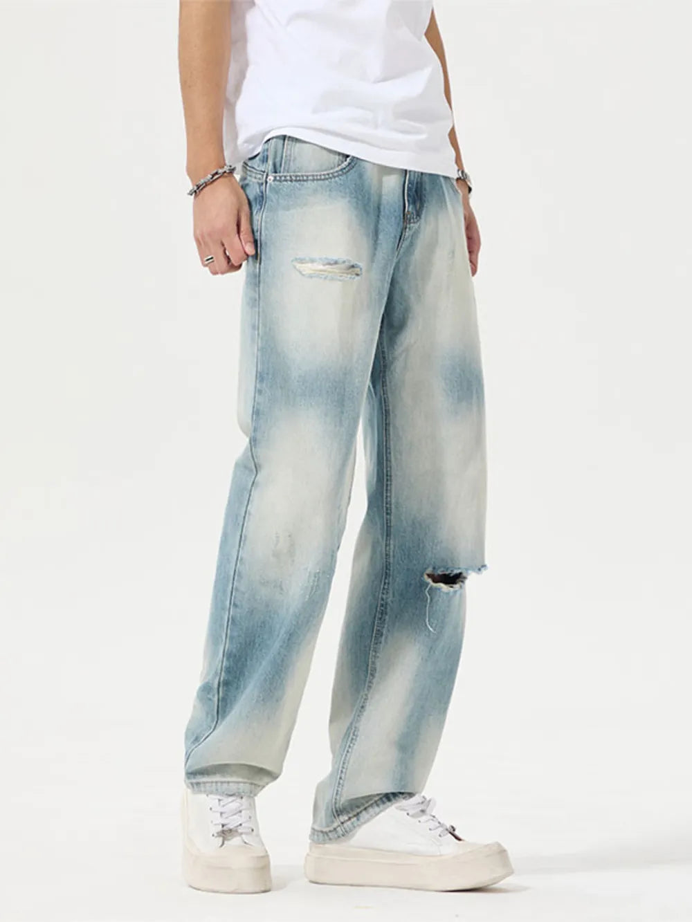 Men's Distressed Relaxed Fit Jeans in Light