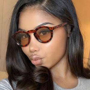 PC Frame material: Polycarbonate Lens material: Polycarbonate Temple material: P ACCESSORIES in Black with round silhouette