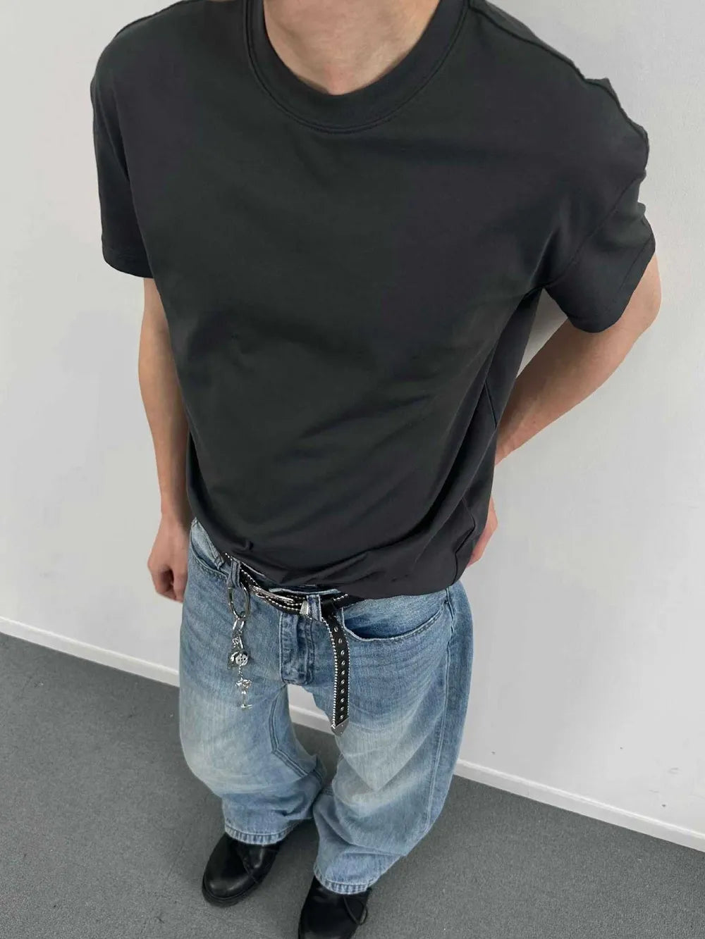 Men's dark gray crew neck t-shirt made of cotton.