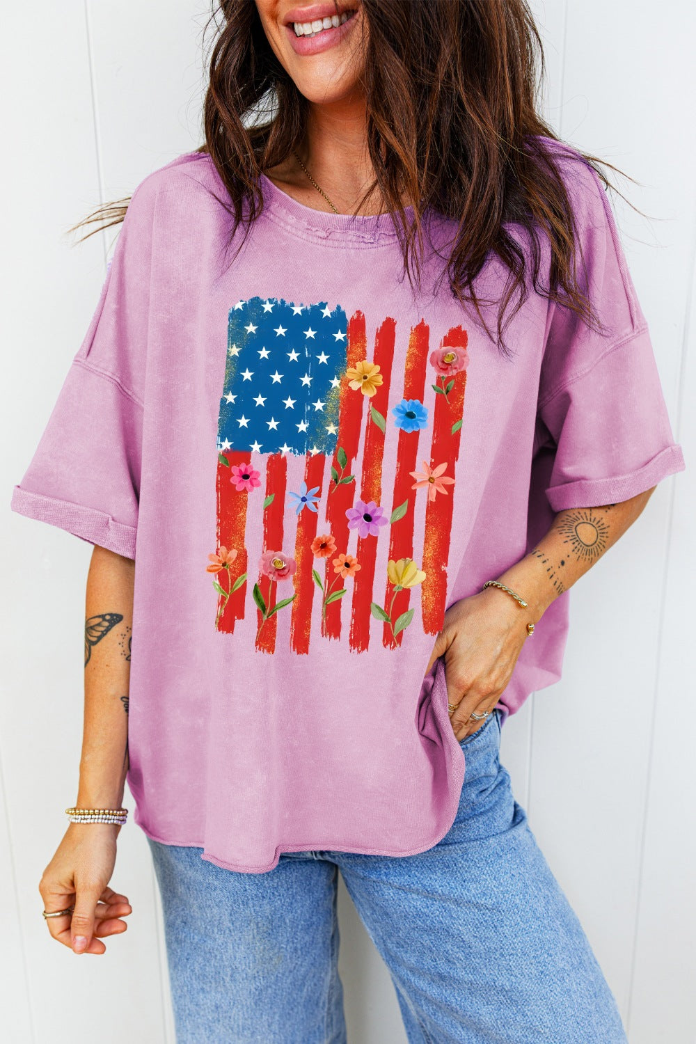 Floral American flag cotton t-shirt with crew neck and short sleeves in a pink hue.