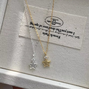 necklace in silver featuring star pendant and straight fit