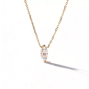 Gold necklace with 15.7 inches and clasp