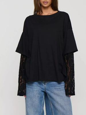 t-shirt in white with lace and hip-length