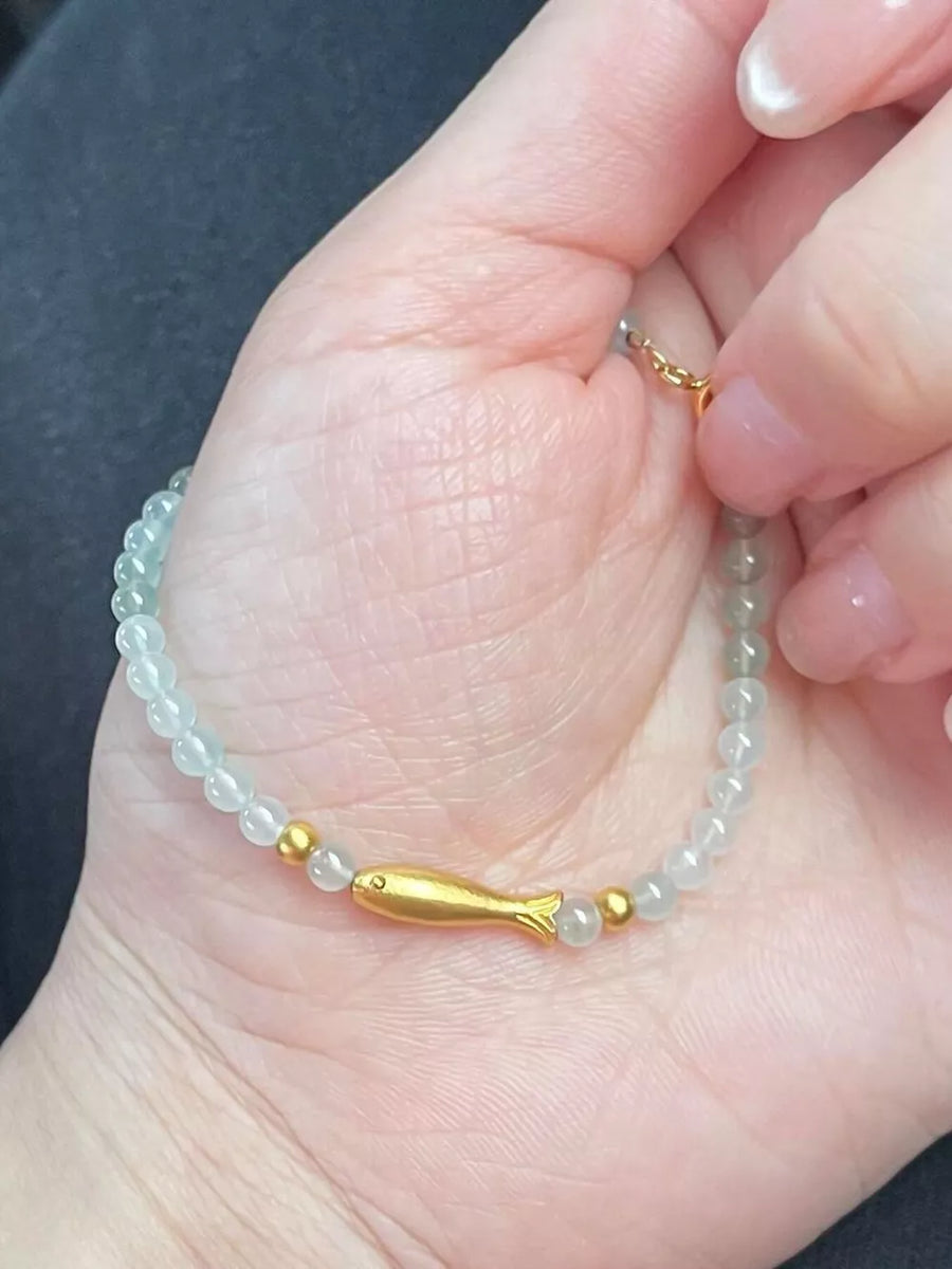 Gold bracelet with wrist-length and clasp