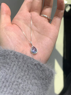 necklace in light blue with pendant and choker