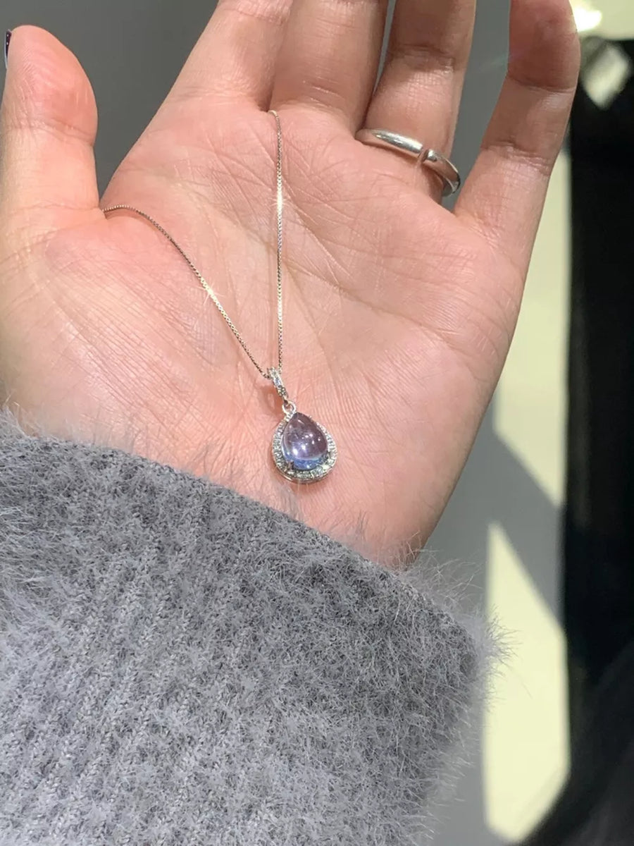 necklace in light blue with pendant and choker