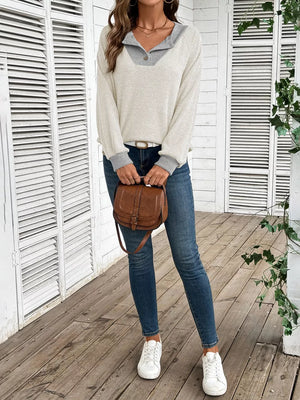 Chic ribbed two-tone buttoned shirt in ivory with gray collar and cuffs.