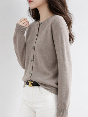 cardigan in Burgundy with buttoned and hip-length
