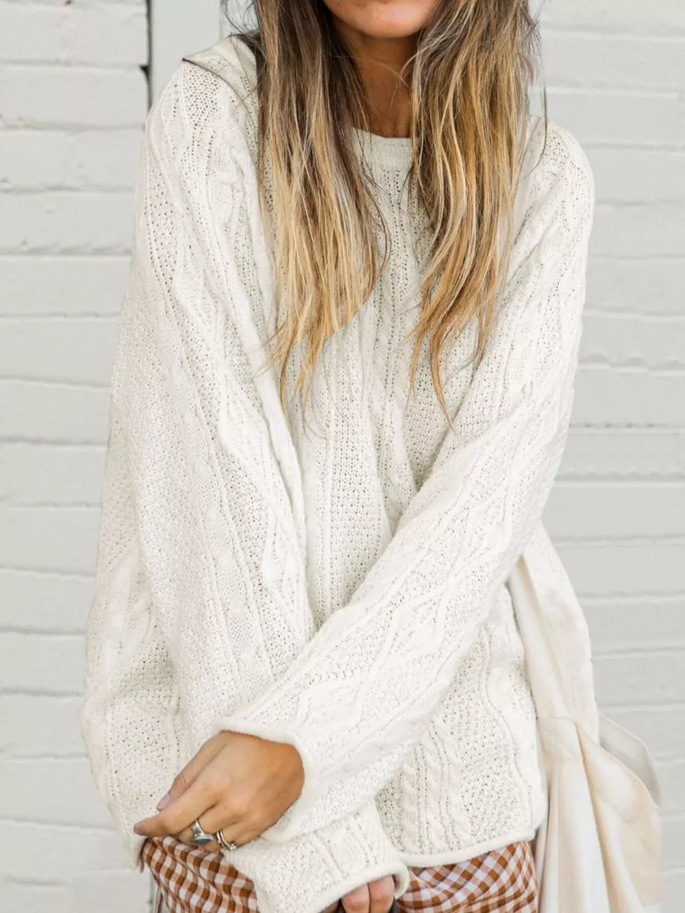 classic pullover sweater in Black with crew neck