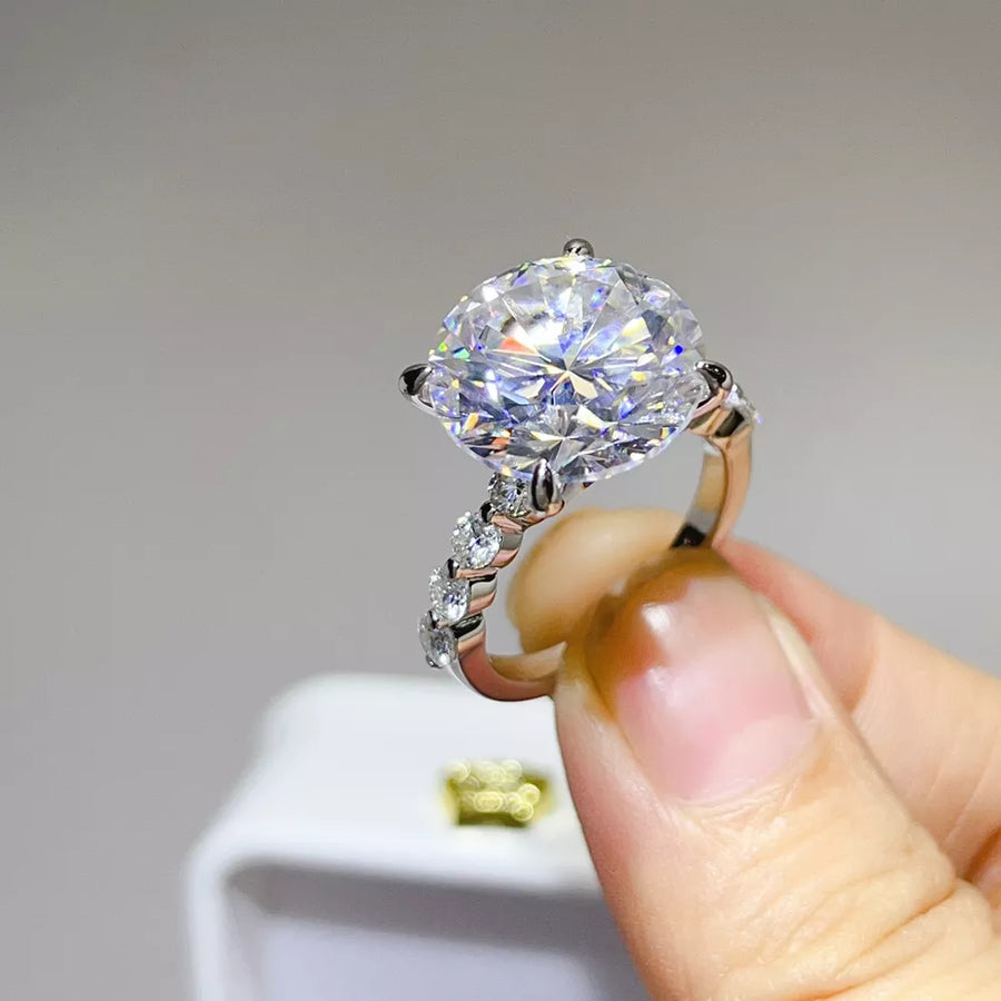 10 Carat 925 Sterling Silver Ring in clear with studded