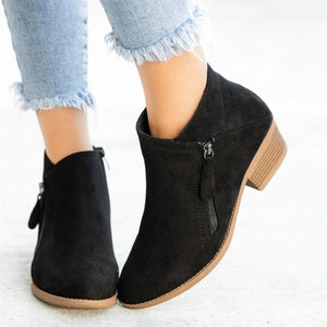 Off-white boots with ankle-length and zip