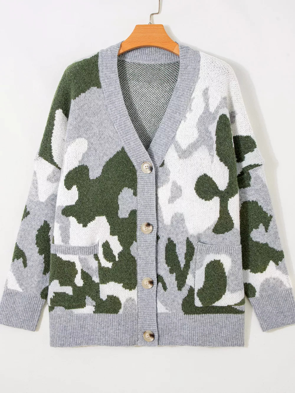 50% regenerated polyester, 29% polyester, 13% acrylic, 5% wool cardigan in white with oversized silhouette