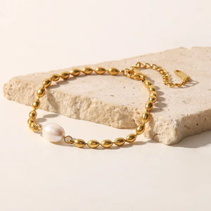 jewelry set in Gold with adjustable length and collarbone length