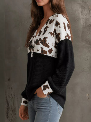 blouse in Black with cow-print and waffle-knit