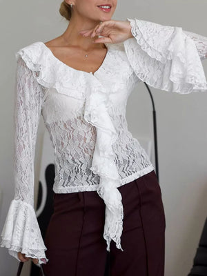 romantic blouse in White with v-neck