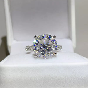 ring in silver featuring studded and fitted fit